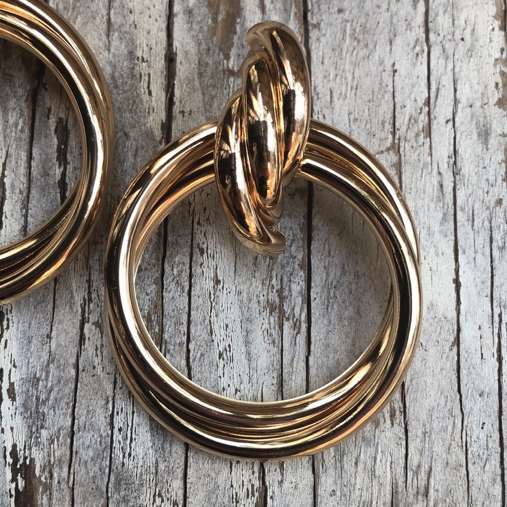 🌿Knock Knock Hoop Earrings! - Picture 3 of 5